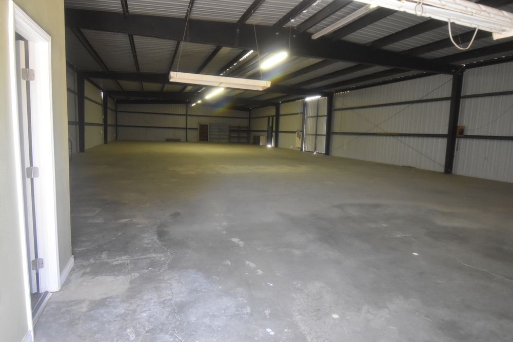 DESERT SHORES COMMERCIAL BUILDING: 3844 Scott Dr, Thermal, CA 92274